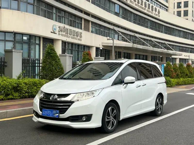 2015 Odyssey Facelift 2.4L Supreme Edition — миниатюра 1