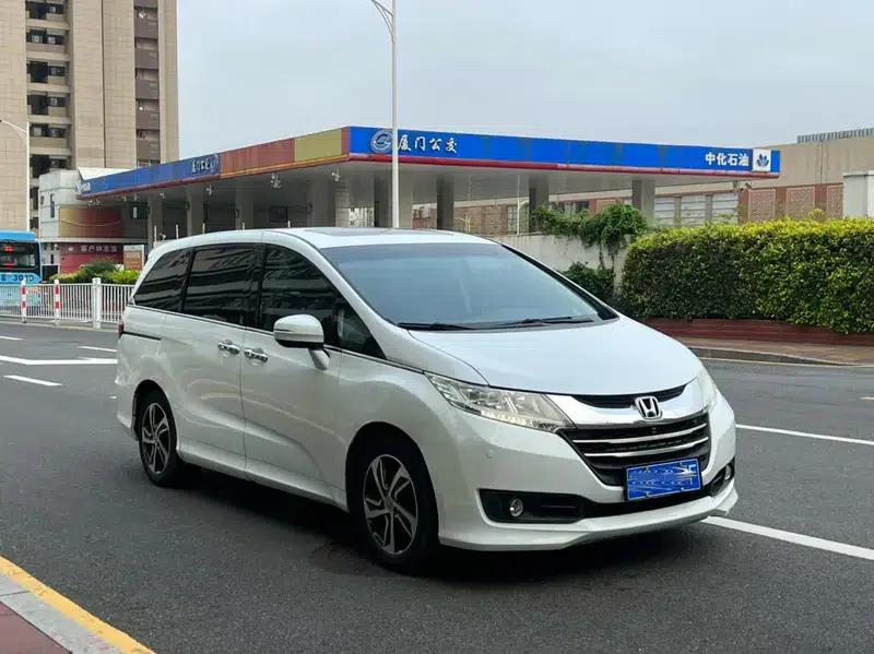 2015 Odyssey Facelift 2.4L Supreme Edition — миниатюра 3