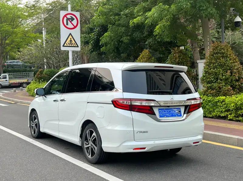 2015 Odyssey Facelift 2.4L Supreme Edition — миниатюра 4