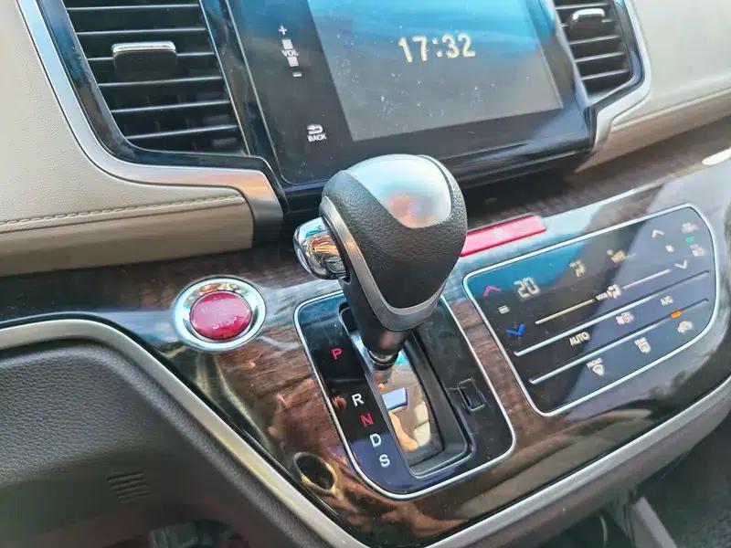 2015 Odyssey 2.4L Luxury Edition — миниатюра 13