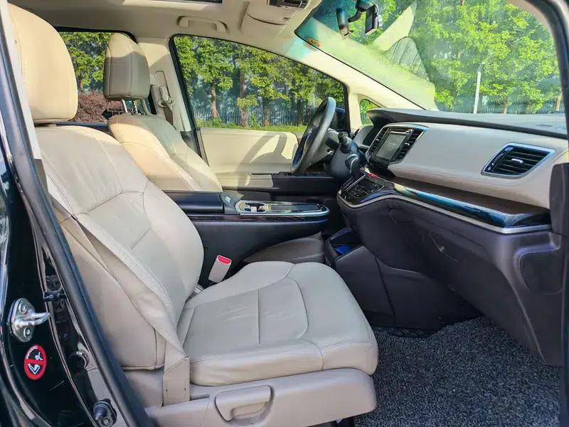 2015 Odyssey 2.4L Luxury Edition — миниатюра 23