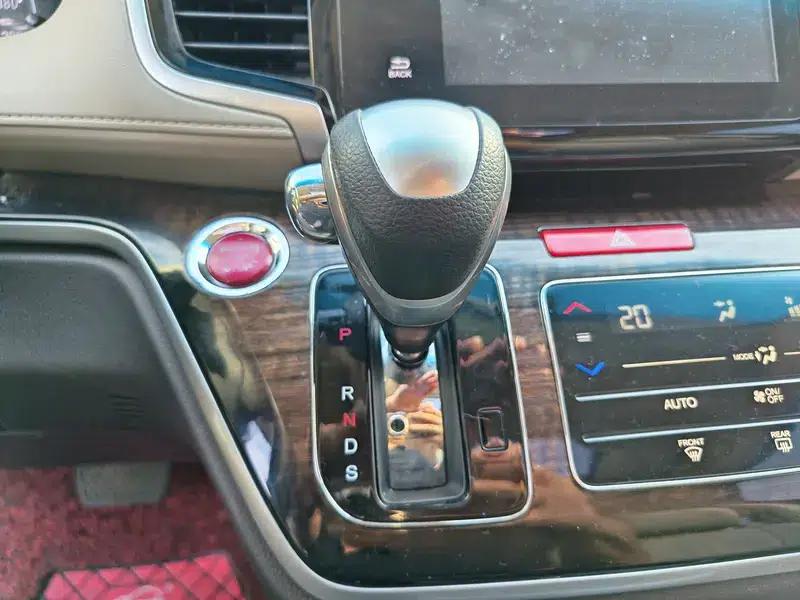 2015 Odyssey 2.4L Luxury Edition — миниатюра 10