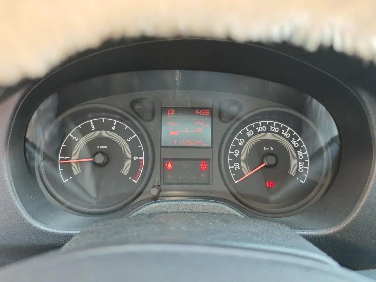 Peugeot 301 2014 1.6L Automatic Comfort Edition — миниатюра 11