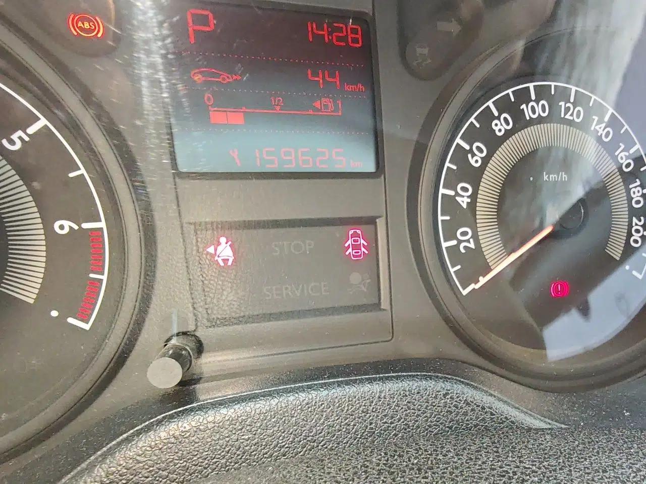Peugeot 301 2014 1.6L Automatic Comfort Edition — миниатюра 12