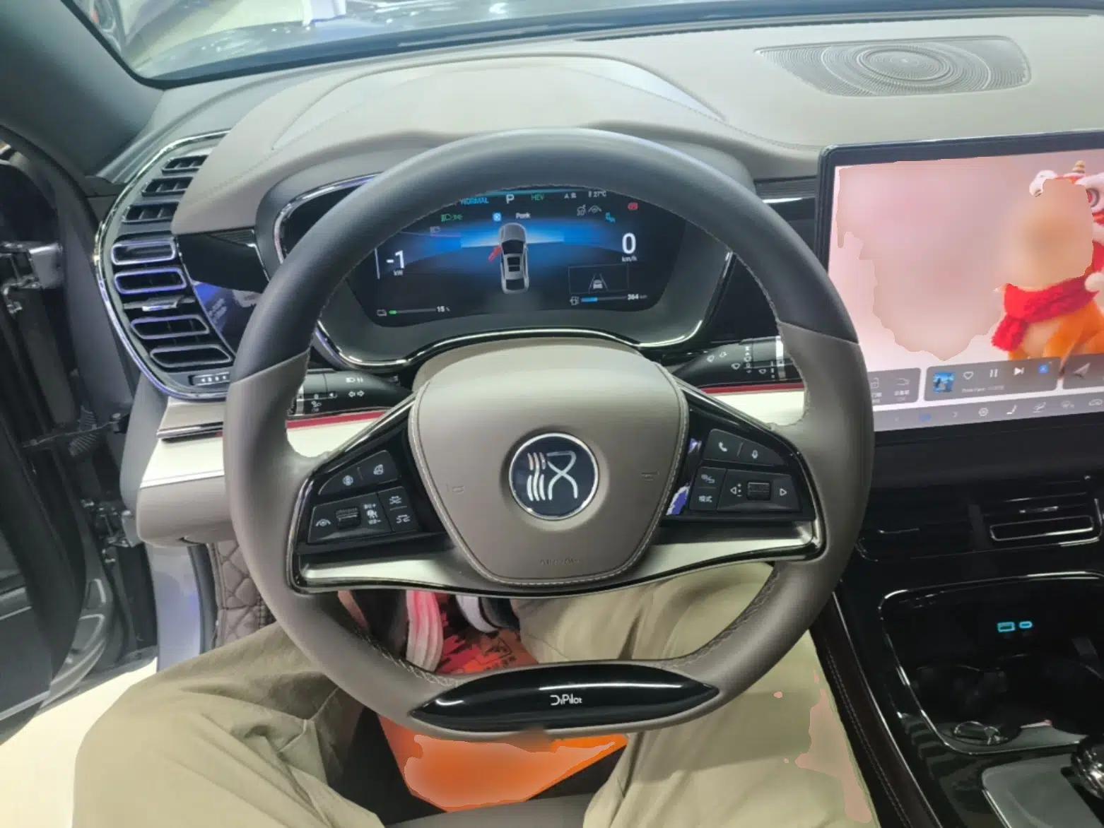 BYD Han 2024 DM-i Glory Edition 121KM Prestige Model — миниатюра 13