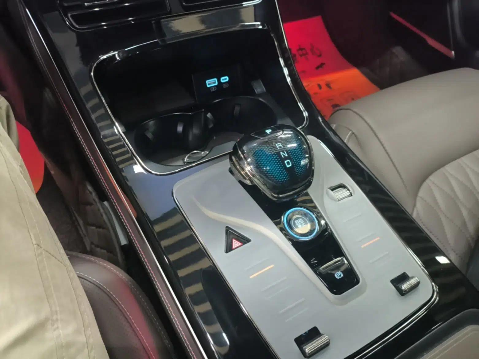 BYD Han 2024 DM-i Glory Edition 121KM Prestige Model — миниатюра 16