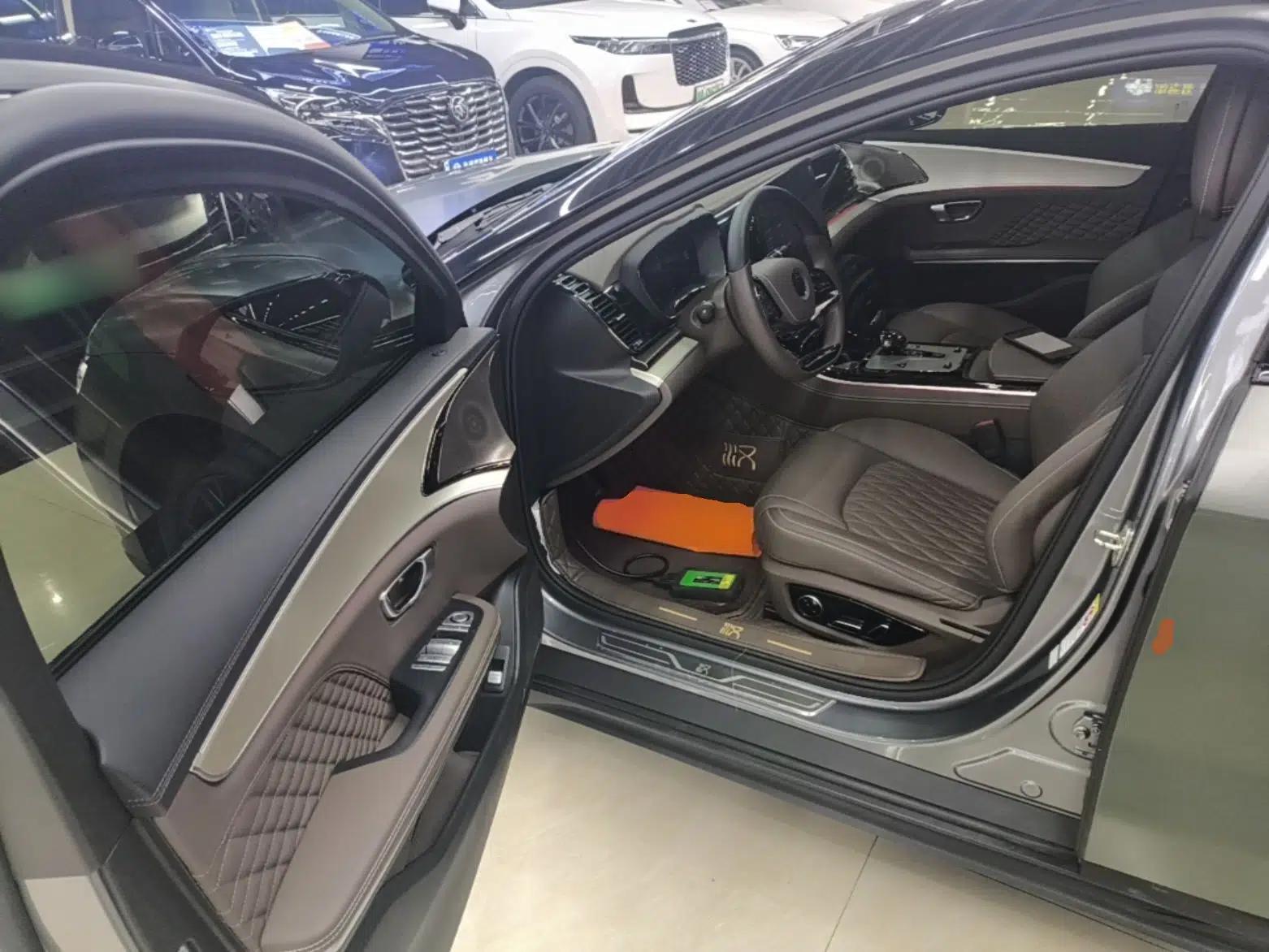 BYD Han 2024 DM-i Glory Edition 121KM Prestige Model — миниатюра 18