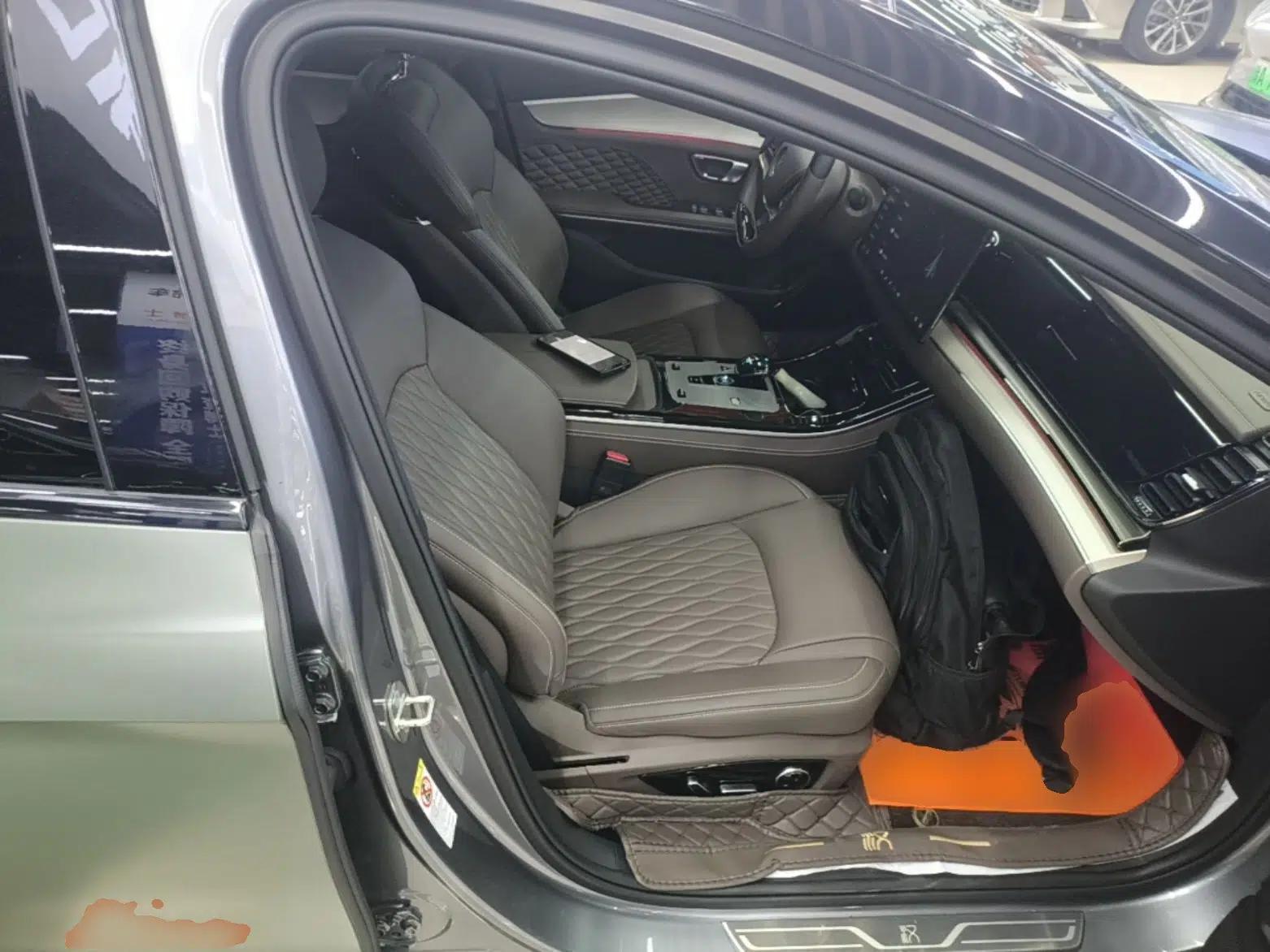 BYD Han 2024 DM-i Glory Edition 121KM Prestige Model — миниатюра 19