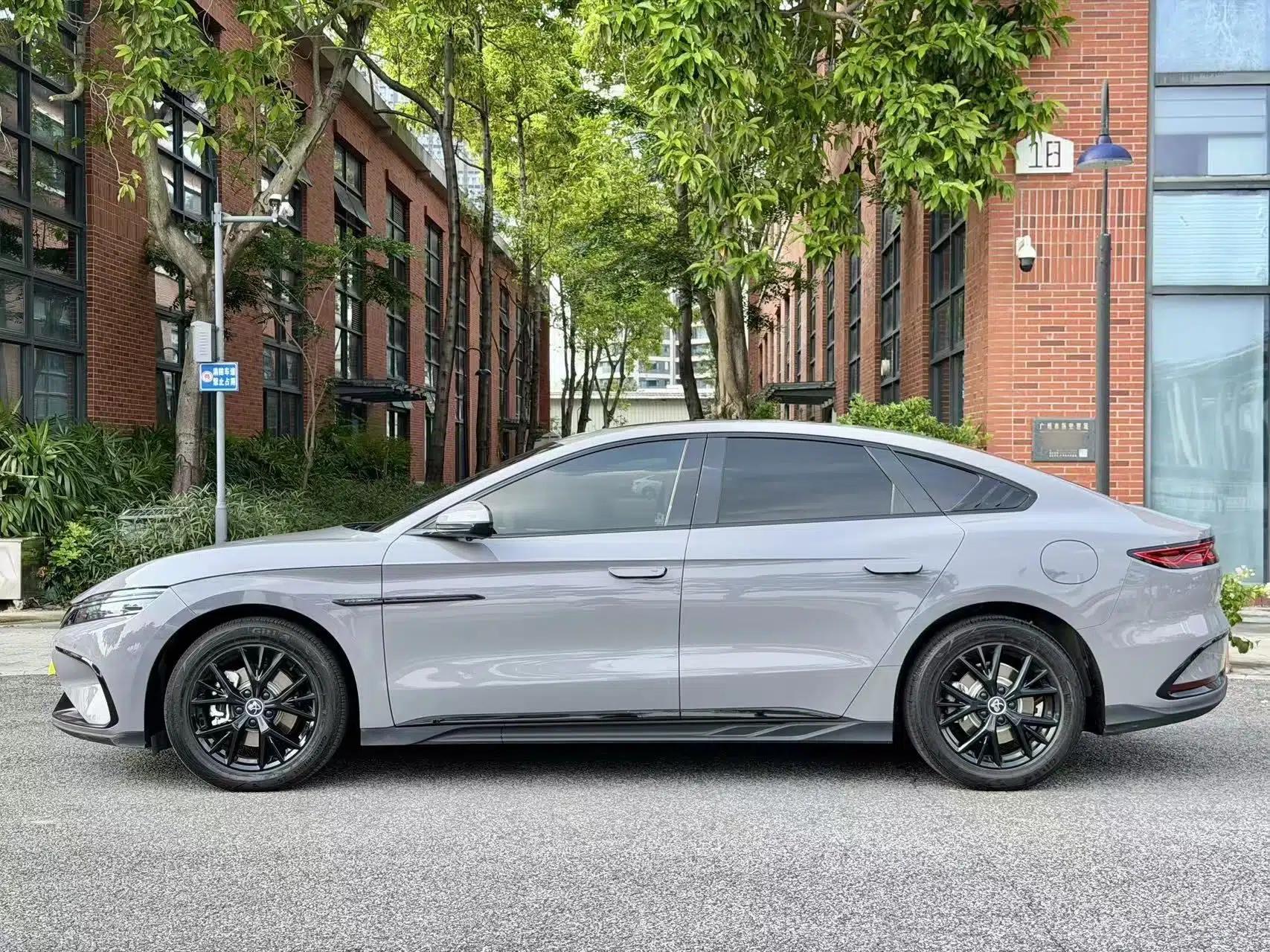 BYD Han 2025 DM-i 125KM Elite Model — миниатюра 13
