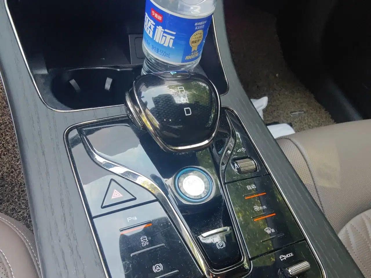 BYD Han 2023 DM-i Champion Edition 121KM Prestige Model — миниатюра 14