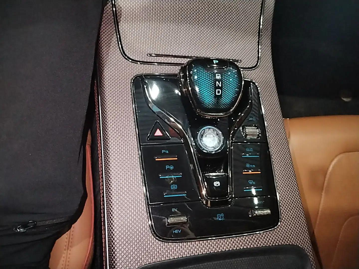 BYD Han 2022 DM-p 202km Four-Wheel Drive Flagship Model — миниатюра 16