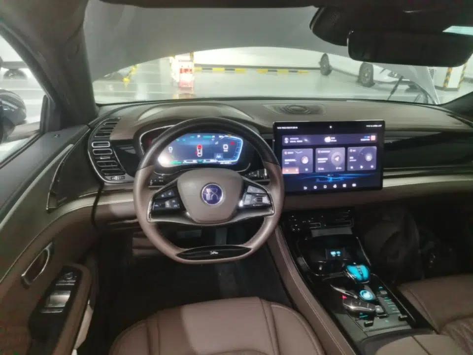 BYD Han 2023 DM-i Champion Edition 121KM Prestige Model — миниатюра 13