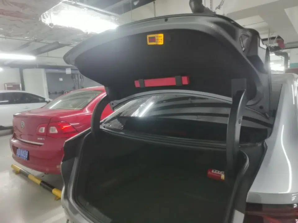 BYD Han 2023 DM-i Champion Edition 121KM Prestige Model — миниатюра 22