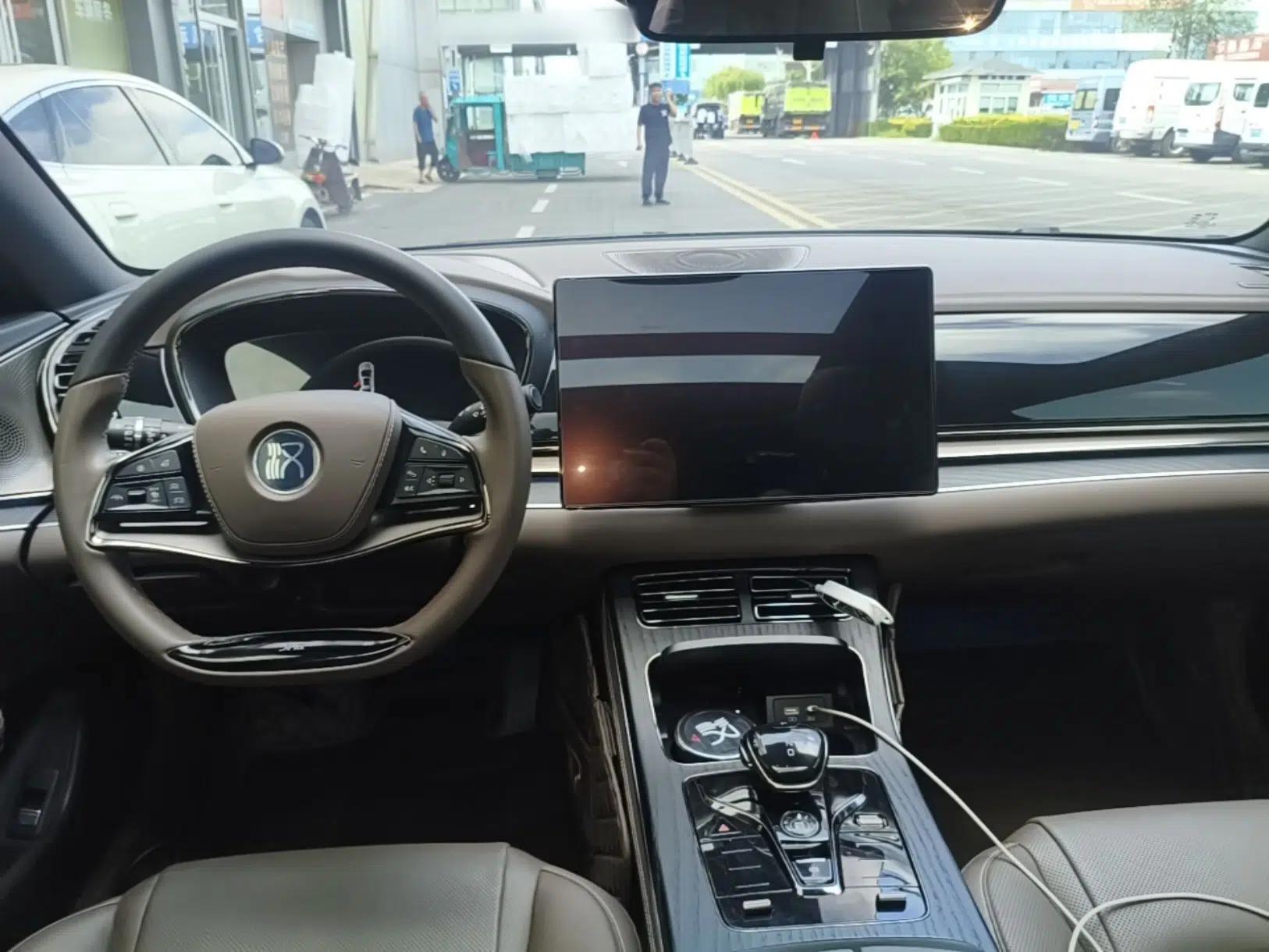 BYD Han 2023 DM-i Champion Edition 121KM Prestige Model — миниатюра 12