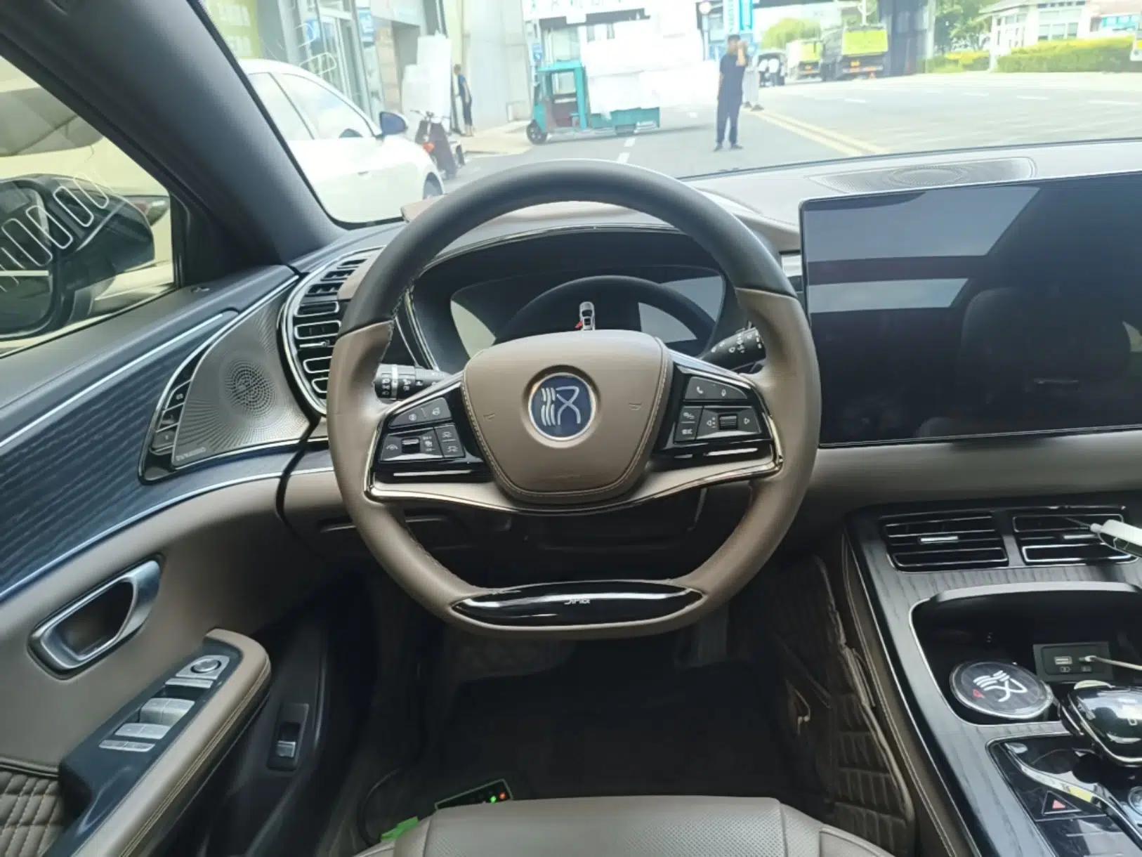 BYD Han 2023 DM-i Champion Edition 121KM Prestige Model — миниатюра 13