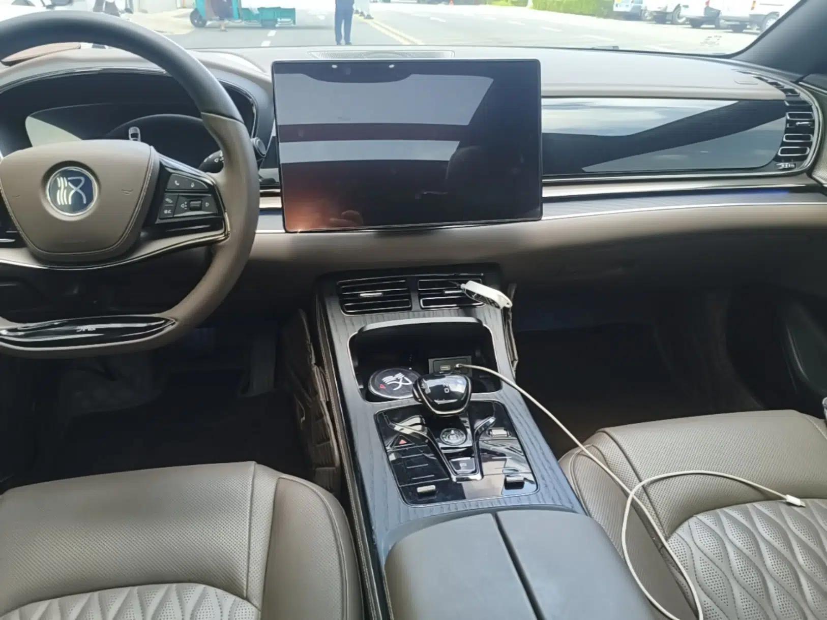 BYD Han 2023 DM-i Champion Edition 121KM Prestige Model — миниатюра 15