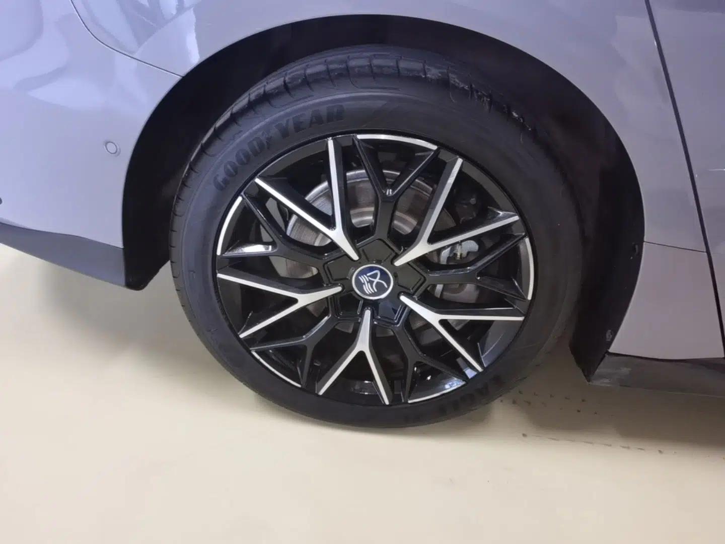 BYD Han 2025 DM-i Smart Drive 125KM Prestige Model — миниатюра 11