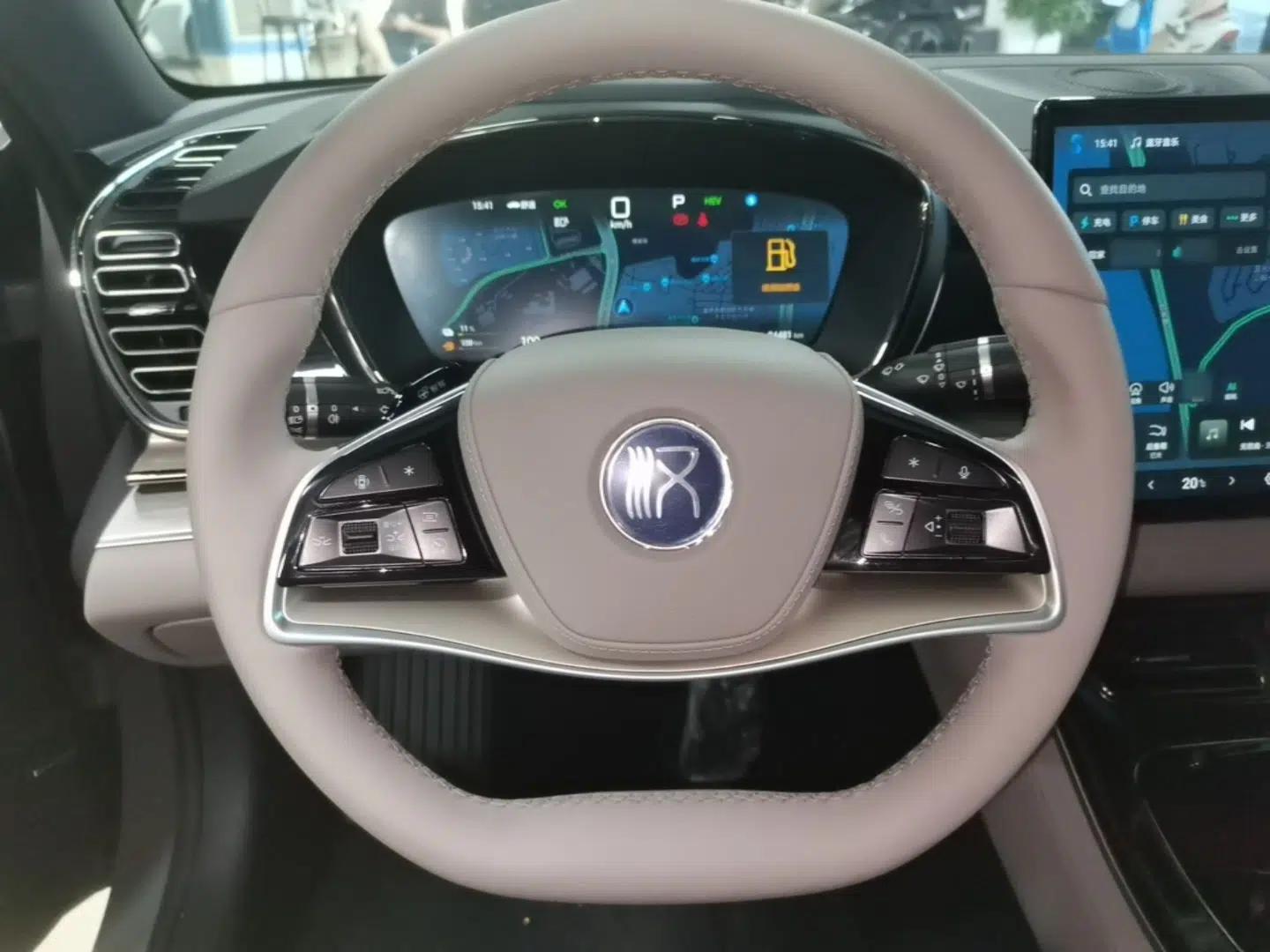 BYD Han 2025 DM-i Smart Drive 125KM Prestige Model — миниатюра 13