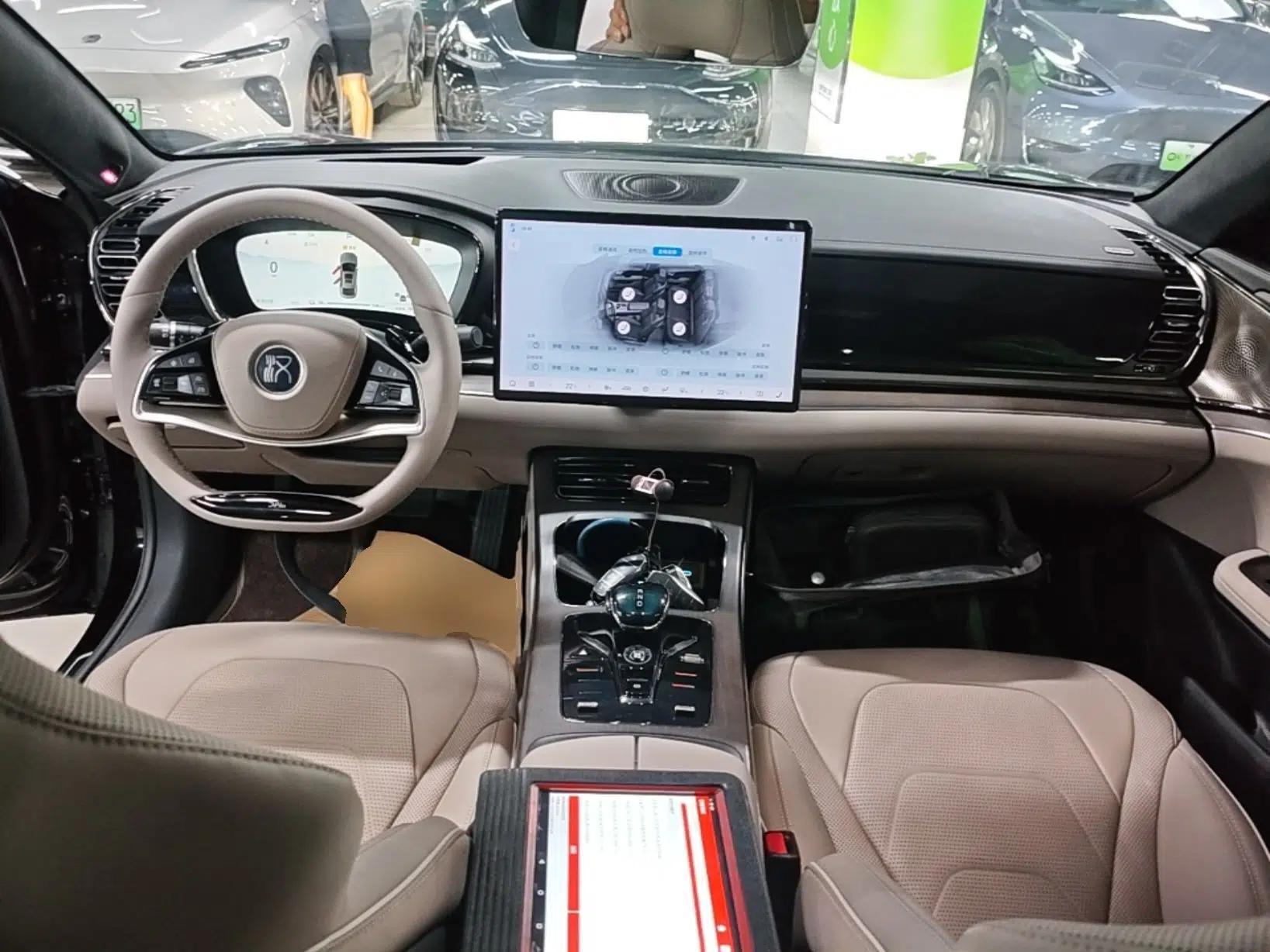 BYD Han 2024 EV Glory Edition 610 km All-Wheel Drive "Tian Shen Zhi Jia" Intelligent Driving Model — миниатюра 12