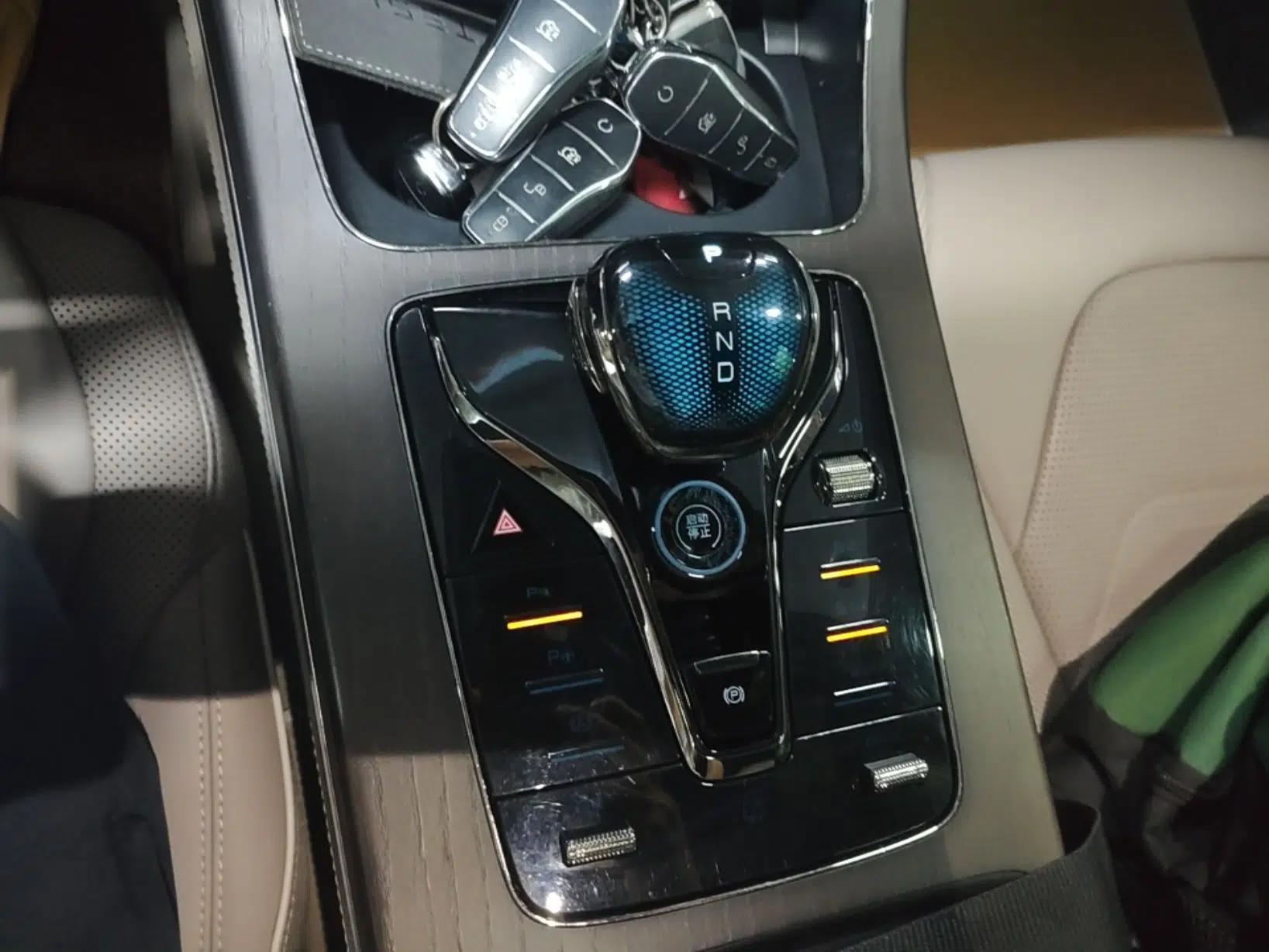 BYD Han 2024 EV Glory Edition 610 km All-Wheel Drive "Tian Shen Zhi Jia" Intelligent Driving Model — миниатюра 16