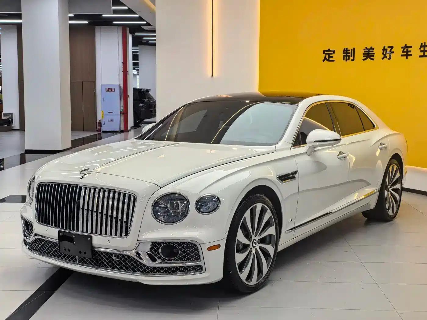 Flying Spur 2022 4.0T V8 Standard Edition — миниатюра 1