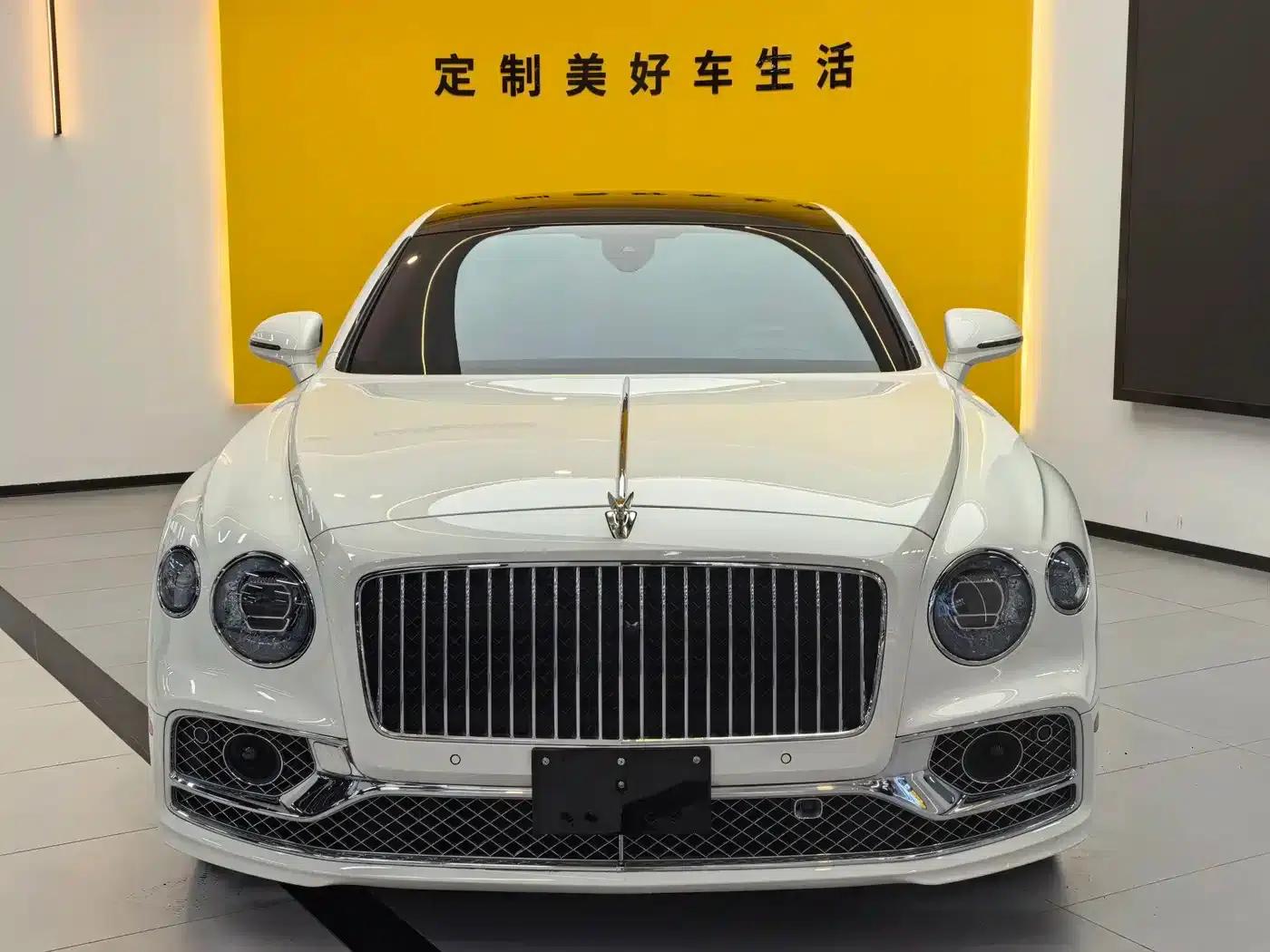 Flying Spur 2022 4.0T V8 Standard Edition — миниатюра 2