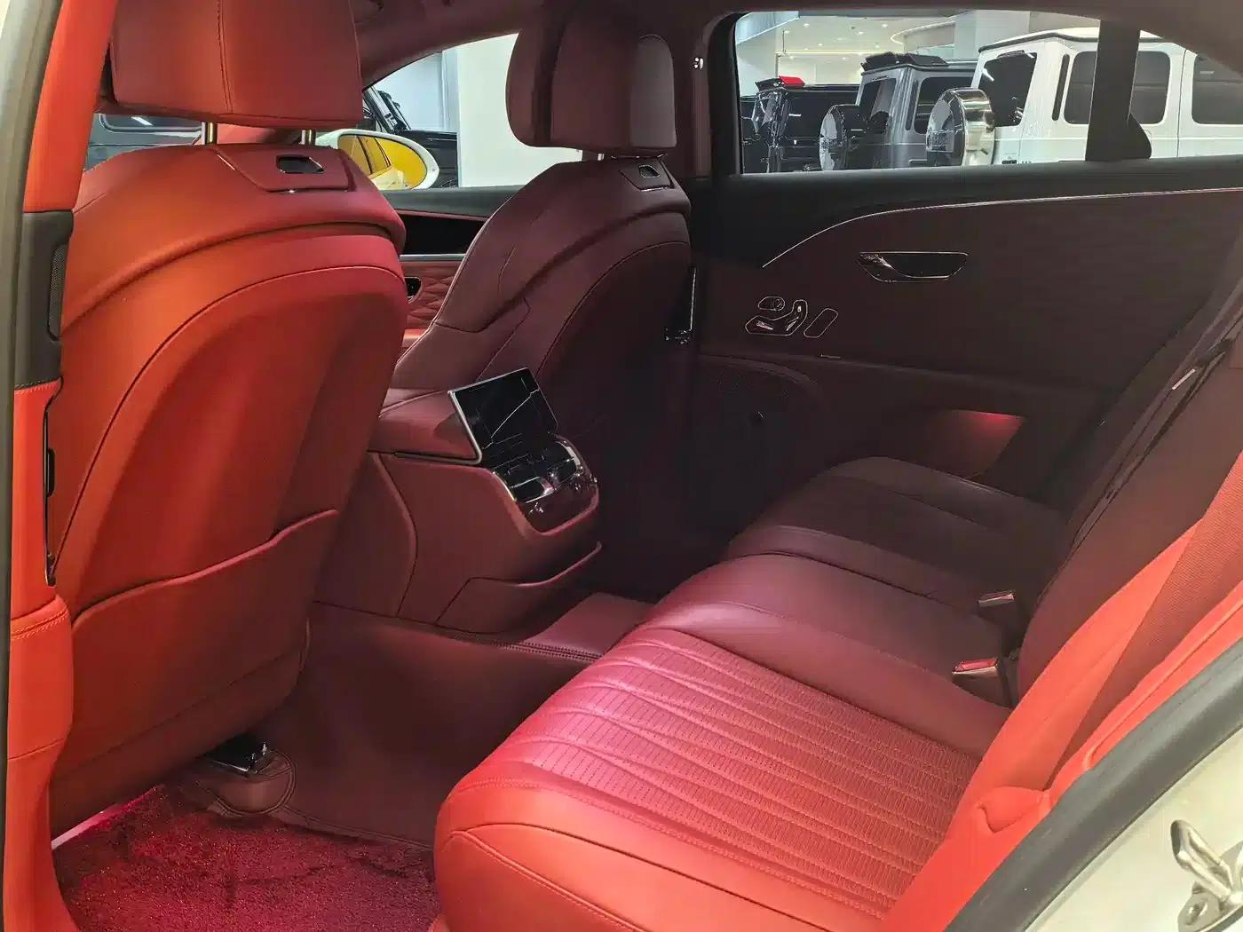Flying Spur 2022 4.0T V8 Standard Edition — миниатюра 13