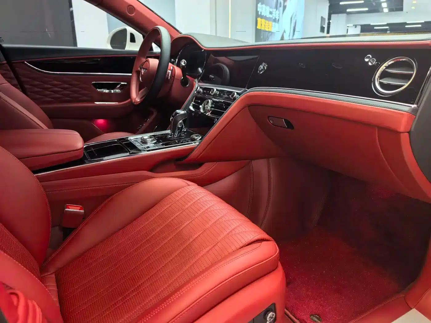 Flying Spur 2022 4.0T V8 Standard Edition — миниатюра 18