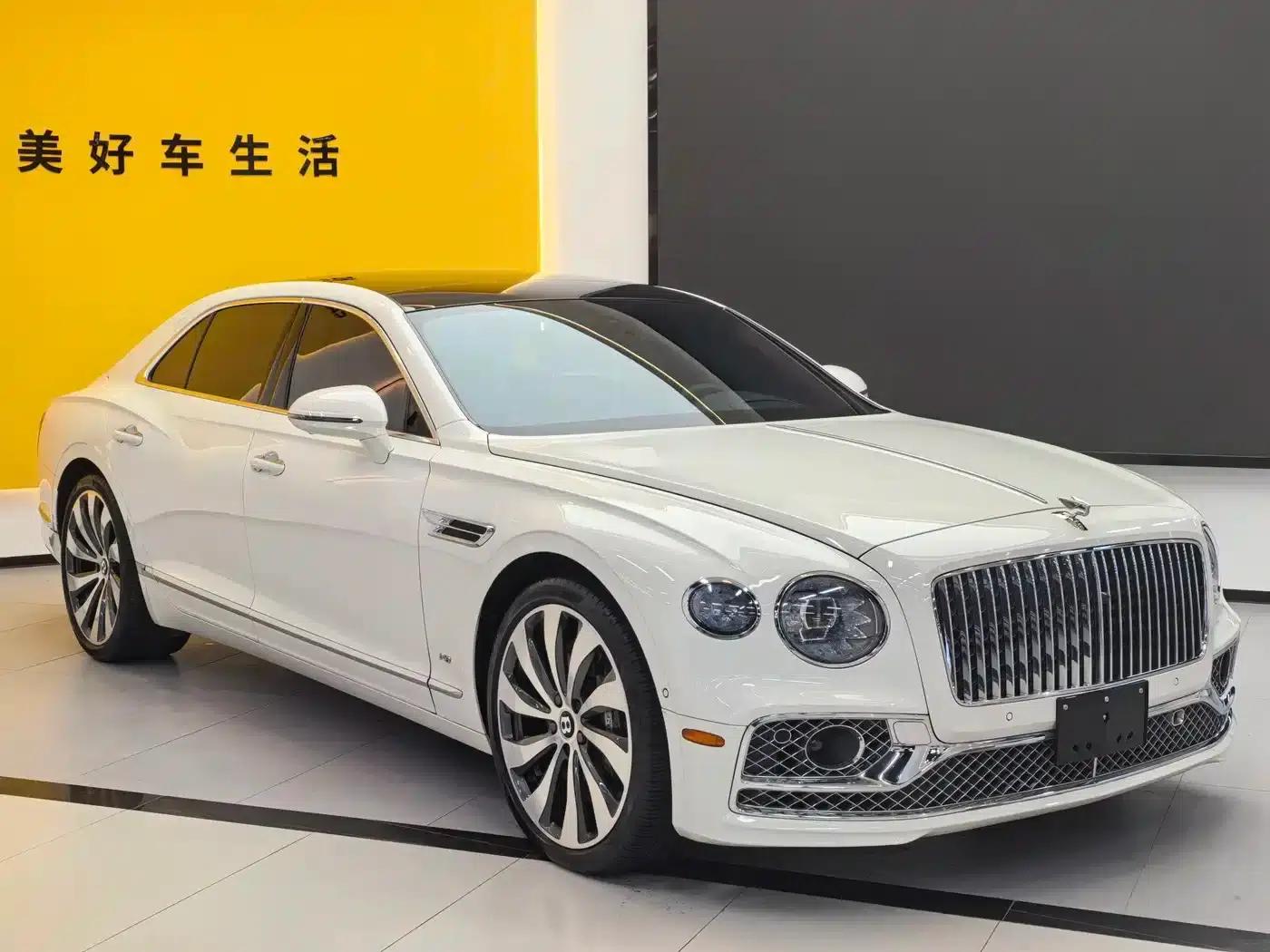 Flying Spur 2022 4.0T V8 Standard Edition — миниатюра 3