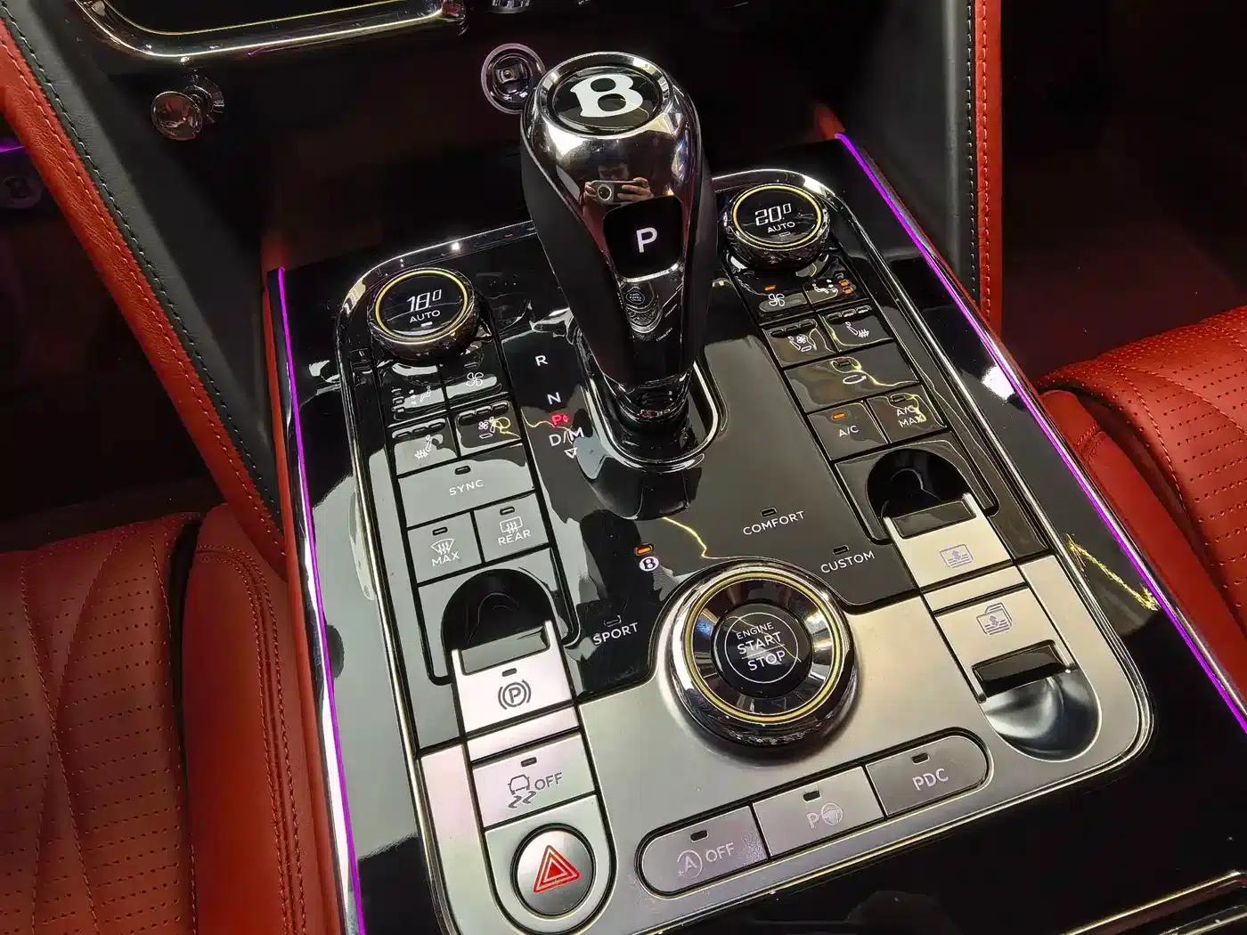 Flying Spur 2022 4.0T V8 Standard Edition — миниатюра 25