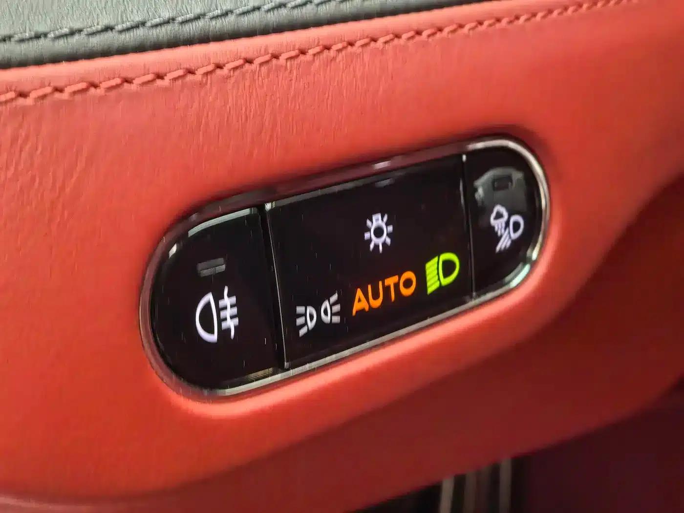 Flying Spur 2022 4.0T V8 Standard Edition — миниатюра 27