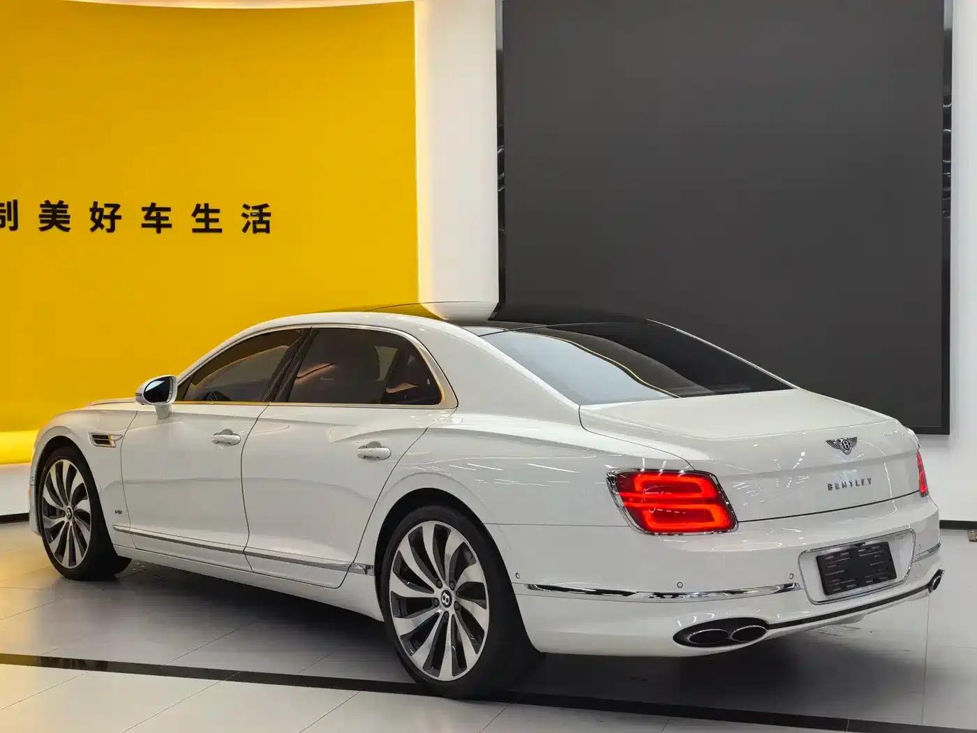Flying Spur 2022 4.0T V8 Standard Edition — миниатюра 5