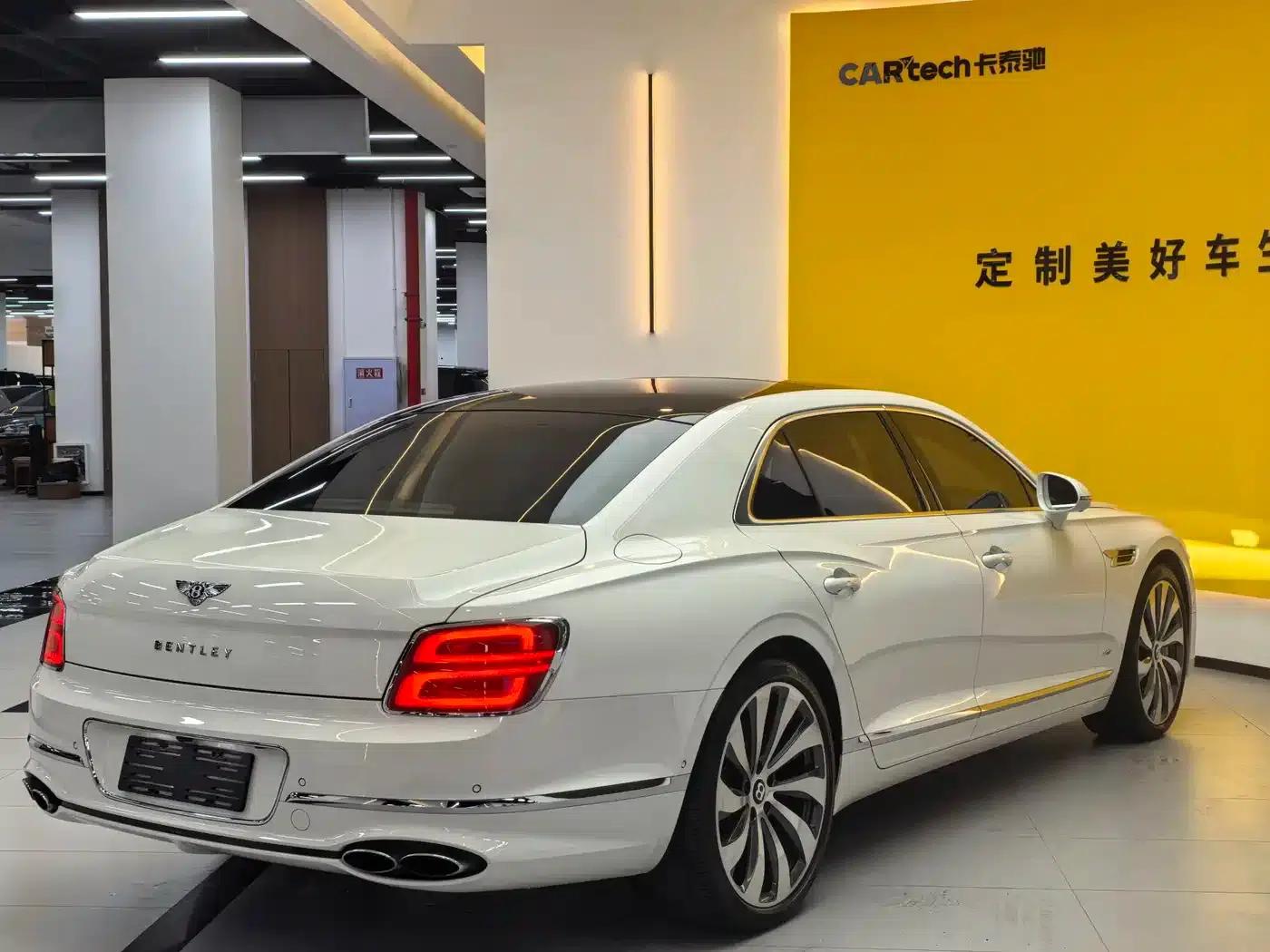 Flying Spur 2022 4.0T V8 Standard Edition — миниатюра 6
