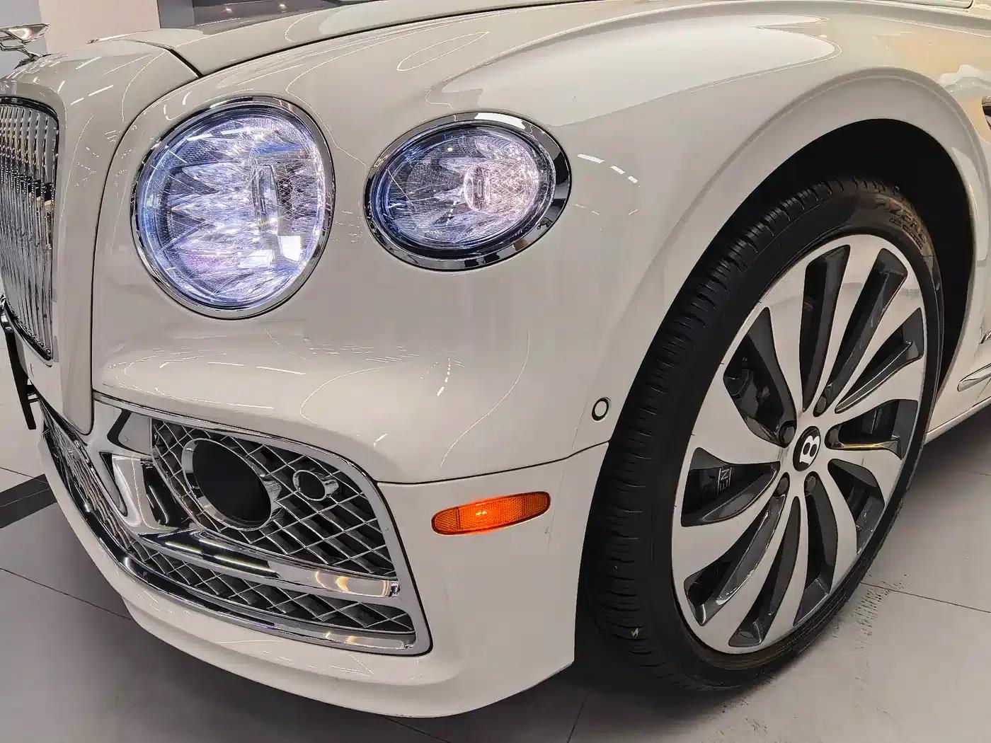 Flying Spur 2022 4.0T V8 Standard Edition — миниатюра 7