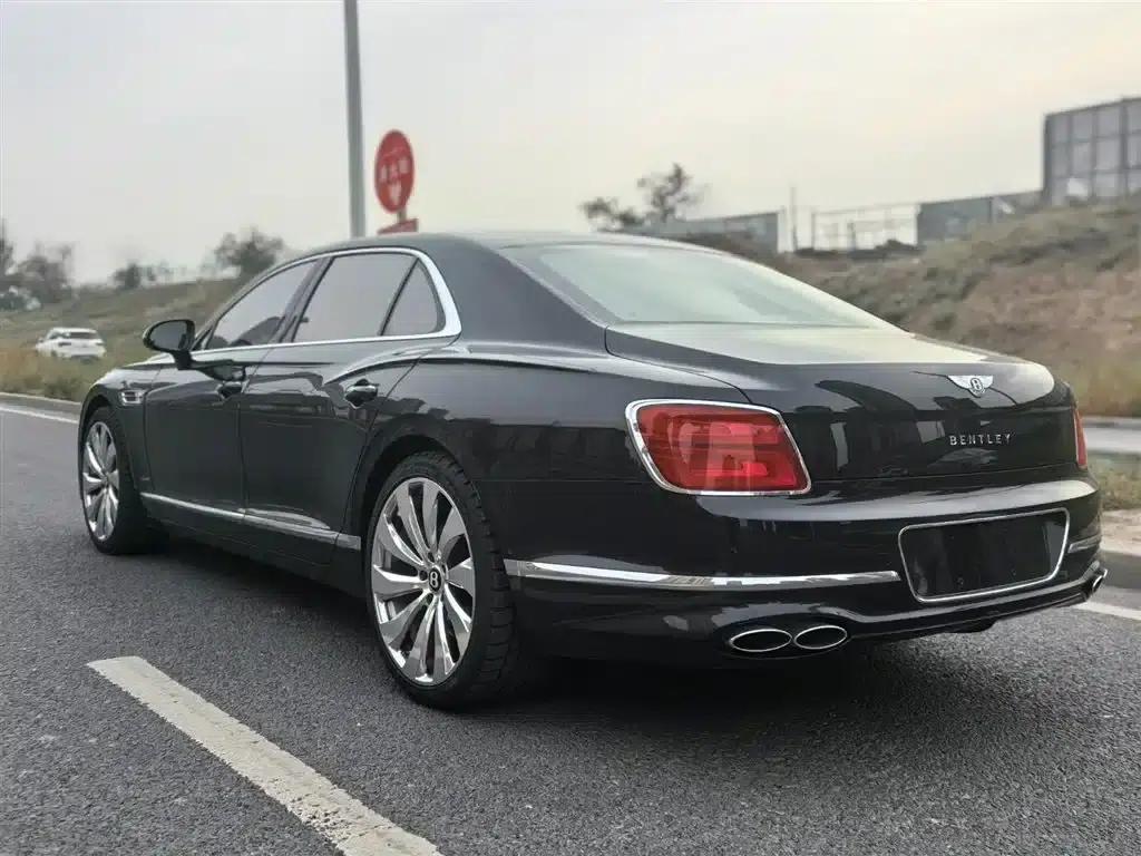 2023 Mercedes-Benz Flying Spur 4.0T V8 Elegance Edition — миниатюра 13