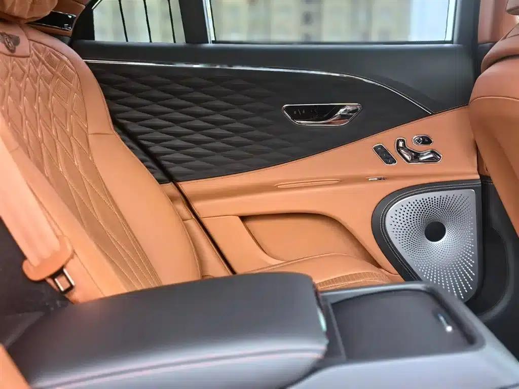 2023 Mercedes-Benz Flying Spur 4.0T V8 Elegance Edition — миниатюра 15