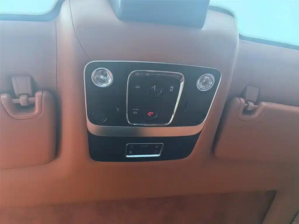 2023 Mercedes-Benz Flying Spur 4.0T V8 Elegance Edition — миниатюра 19