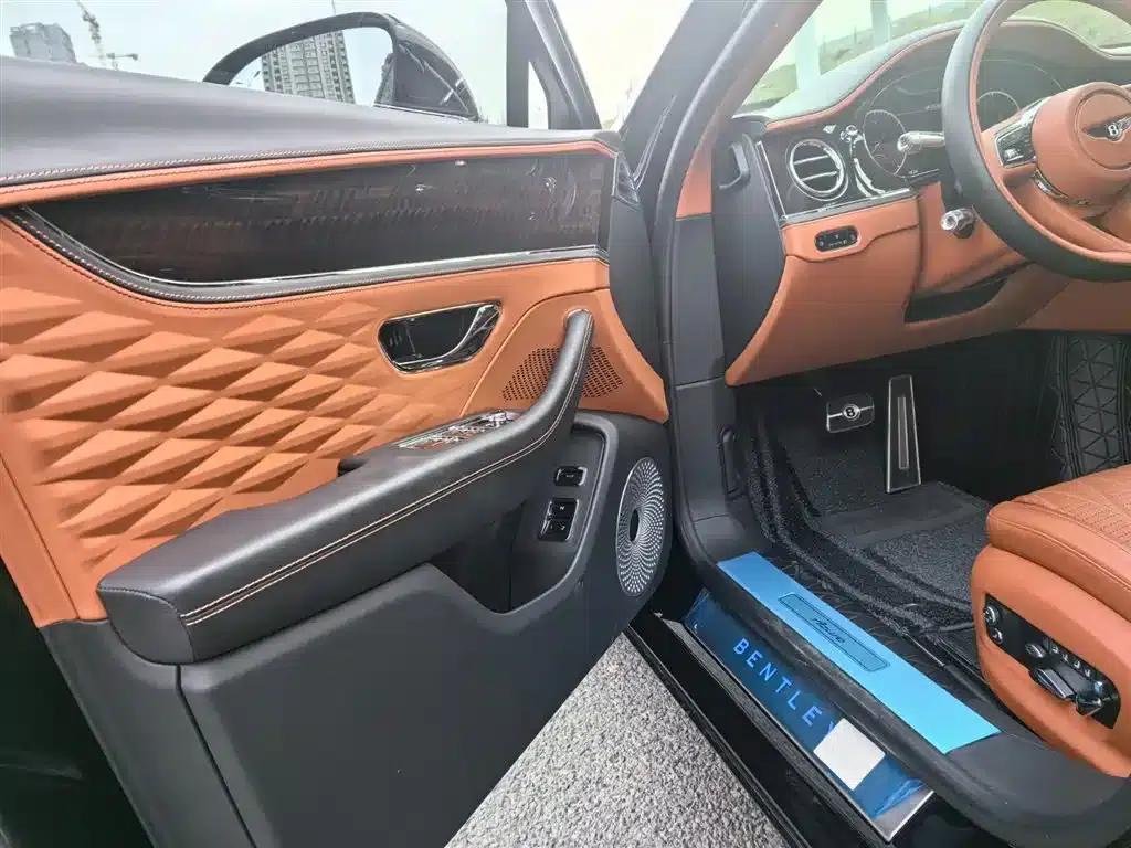 2023 Mercedes-Benz Flying Spur 4.0T V8 Elegance Edition — миниатюра 22