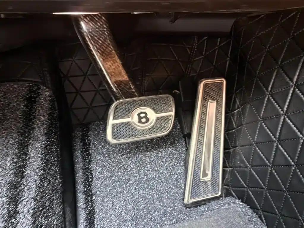 2023 Mercedes-Benz Flying Spur 4.0T V8 Elegance Edition — миниатюра 23