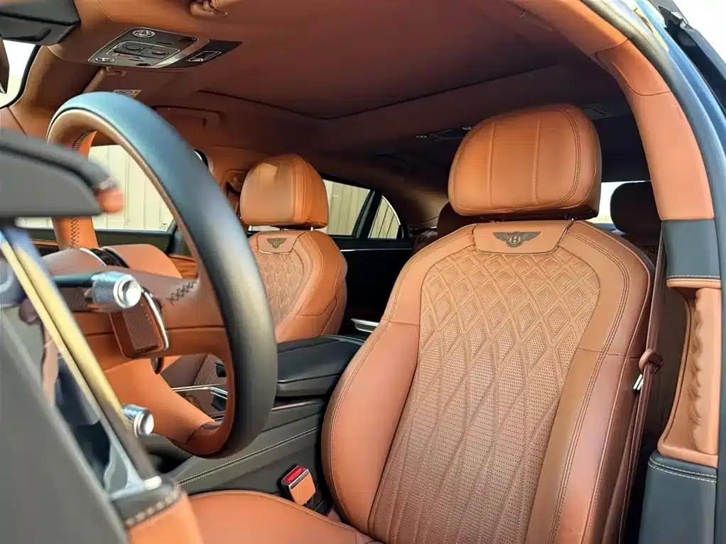 2023 Mercedes-Benz Flying Spur 4.0T V8 Elegance Edition — миниатюра 4