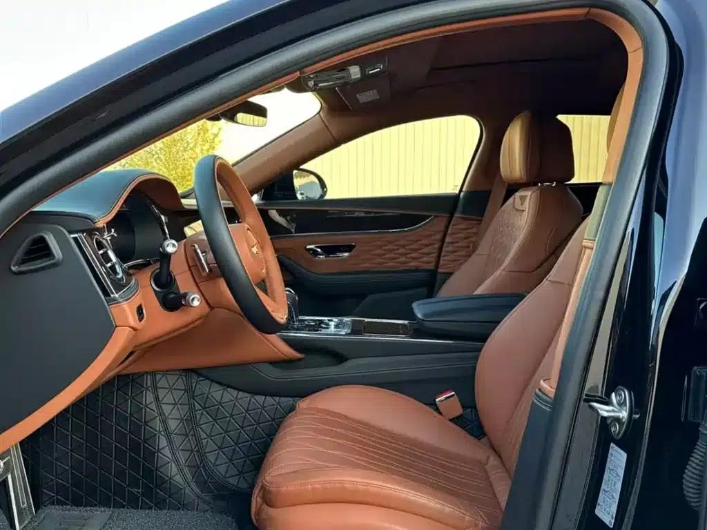 2023 Mercedes-Benz Flying Spur 4.0T V8 Elegance Edition — миниатюра 6
