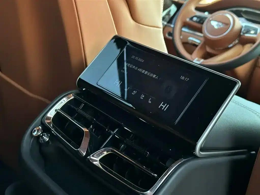 2023 Mercedes-Benz Flying Spur 4.0T V8 Elegance Edition — миниатюра 8
