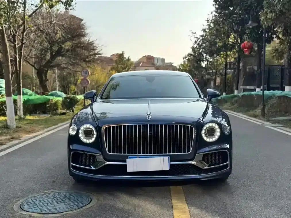 Flying Spur 2022 4.0T V8 Standard Edition — миниатюра 2