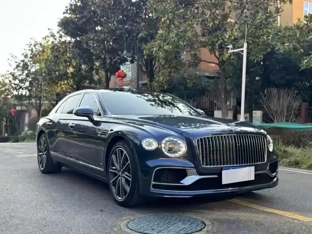 Flying Spur 2022 4.0T V8 Standard Edition — миниатюра 3