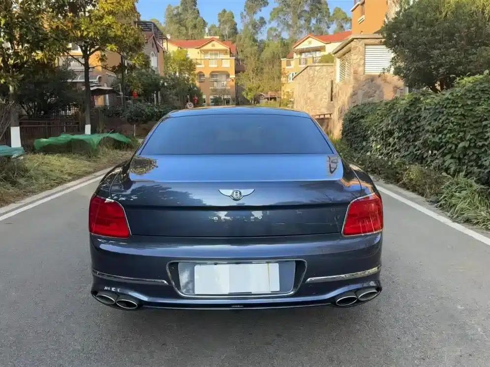 Flying Spur 2022 4.0T V8 Standard Edition — миниатюра 4