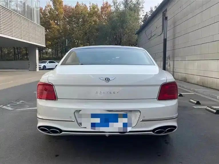 Flying Spur 2022 4.0T V8 Standard Edition — миниатюра 3