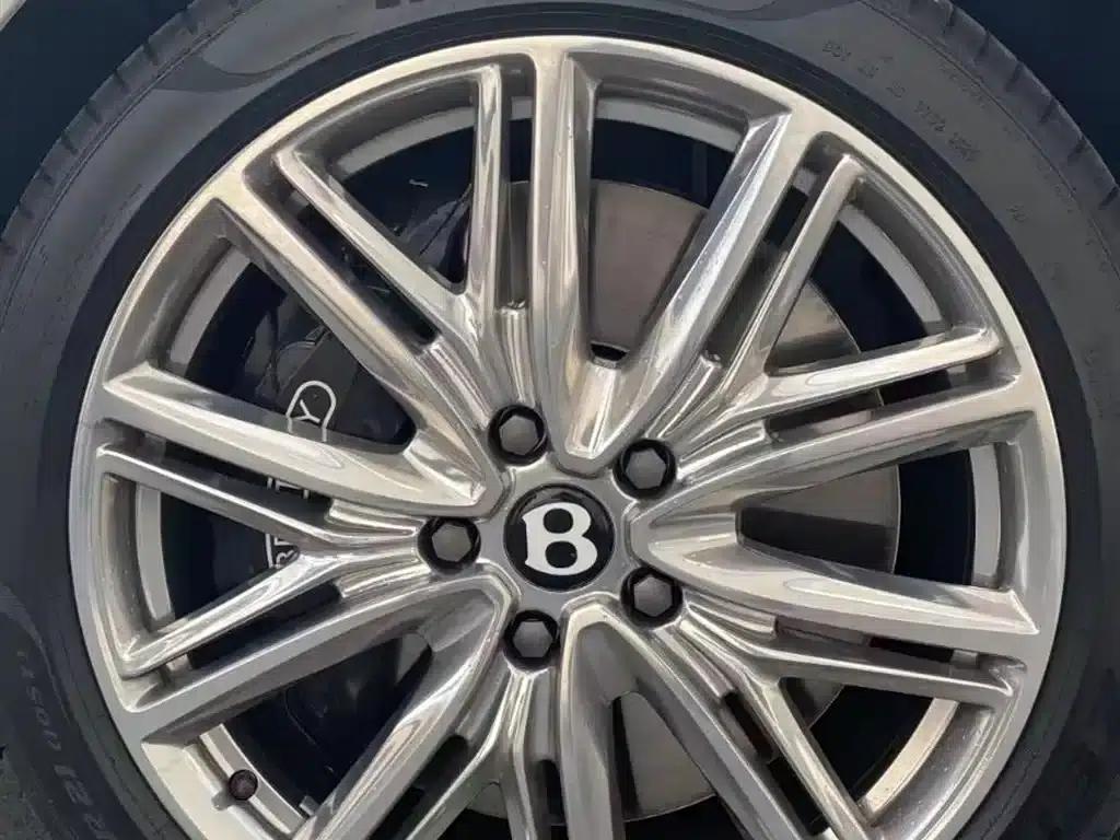 Flying Spur 2022 4.0T V8 Standard Edition — миниатюра 4