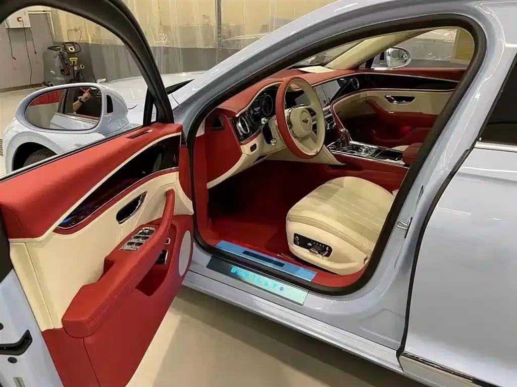 Flying Spur 2022 4.0T V8 Standard Edition — миниатюра 2