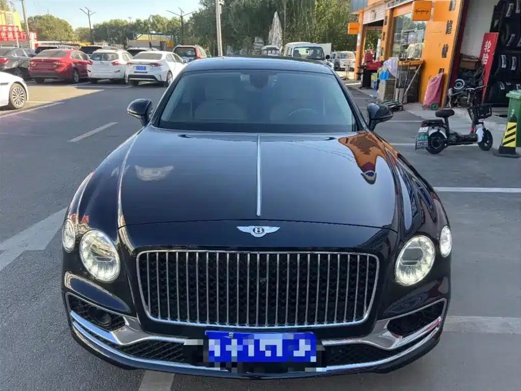Flying Spur 2022 4.0T V8 Standard Edition — миниатюра 1