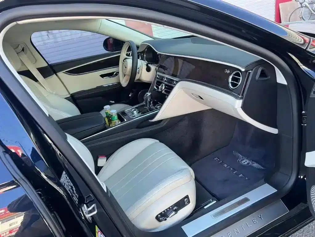 Flying Spur 2022 4.0T V8 Standard Edition — миниатюра 4